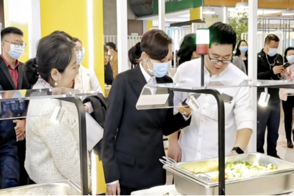 香港女歌手鄺美云智慧食堂.jpg